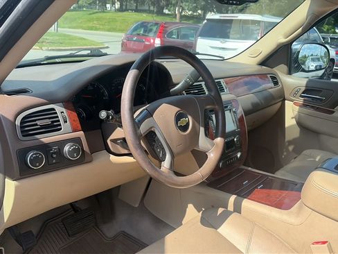 Used 2013 Chevrolet Tahoe LTZ AWD/4WD image 28