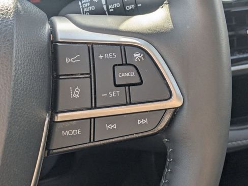 Used 2023 Toyota Highlander Platinum image 18