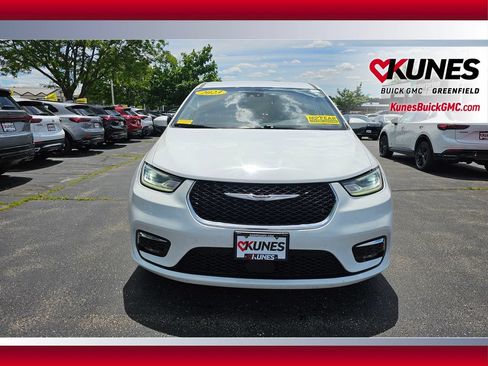 Used 2023 Chrysler Pacifica Touring-L FWD image 12