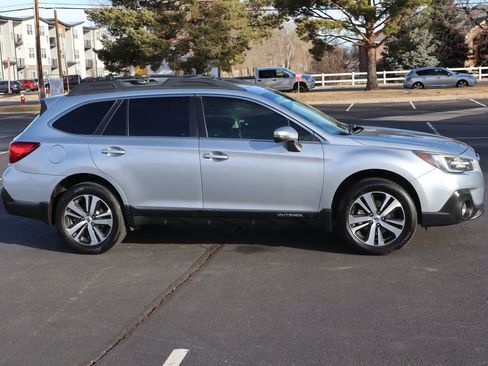 Used 2019 Subaru Outback 3.6R Limited image 3