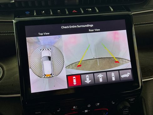 Used 2024 Jeep Grand Cherokee Limited 4xe image 3