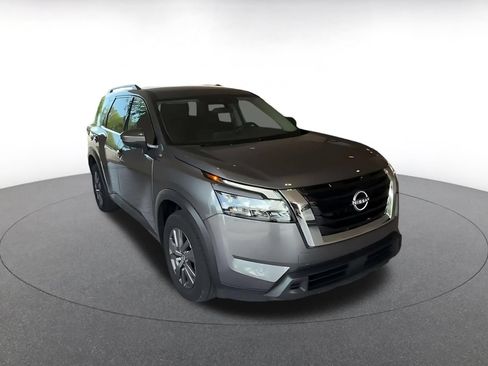 Used 2025 Nissan Pathfinder SV AWD/4WD image 3
