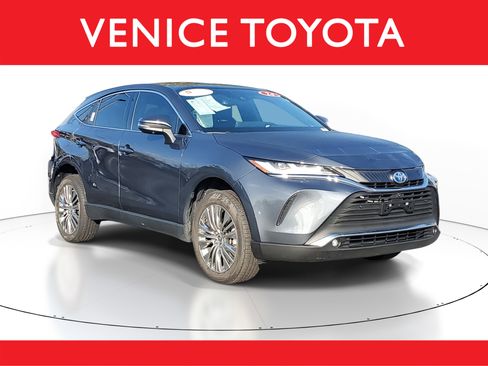 Used 2024 Toyota Venza Limited image 1
