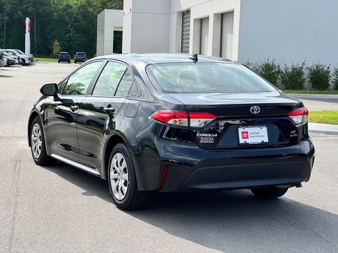 Used 2025 Toyota Corolla LE w/ Convenience Package FWD image 8