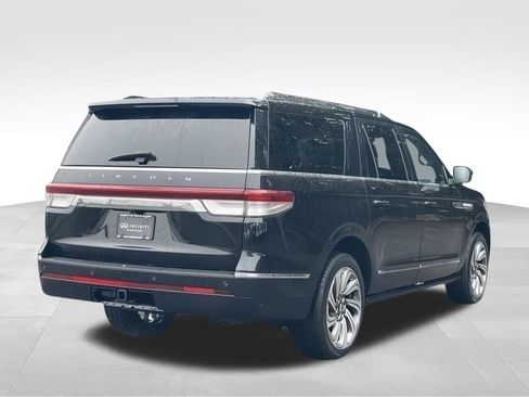 Used 2023 Lincoln Navigator L Reserve AWD/4WD image 3