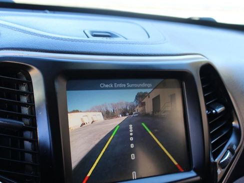 Used 2015 Jeep Cherokee Latitude w/ Comfort/Convenience Group FWD image 27