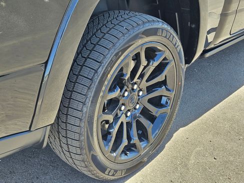 Used 2025 RAM 1500 Limited AWD/4WD image 14