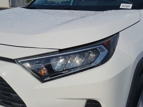 Used 2019 Toyota RAV4 XLE FWD image 10