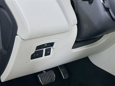 Used 2020 Land Rover Range Rover Velar R-Dynamic S image 10