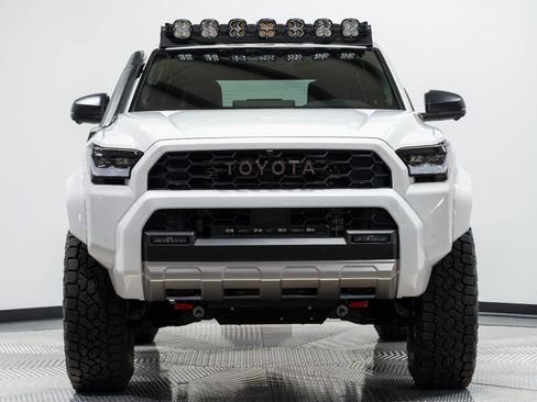 Used 2025 Toyota 4Runner Trailhunter AWD/4WD image 4
