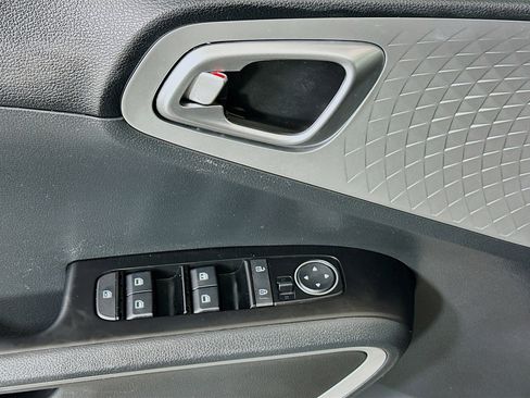 Used 2023 Kia Soul LX w/ LX Technology Package FWD image 14