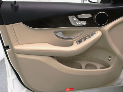 Used 2017 Mercedes-Benz GLC 300 w/ Premium 1 Package image 36