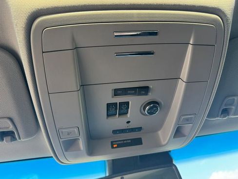 Used 2018 GMC Yukon SLT image 25