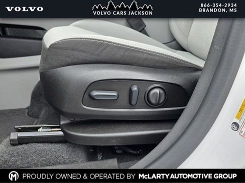 Used 2024 GMC Terrain SLE w/ Driver Convenience Package FWD image 13