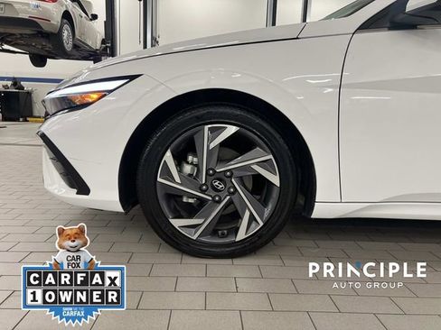 Used 2025 Hyundai Elantra Limited image 6