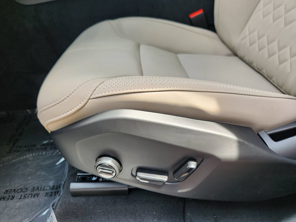 New 2026 Volvo XC60 T8 Plus w/ Climate Package PRO AWD/4WD image 14