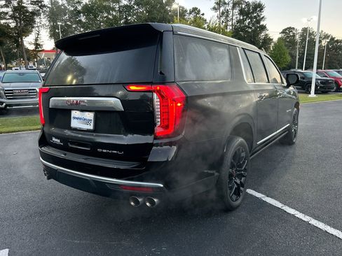 Used 2023 GMC Yukon XL Denali image 9