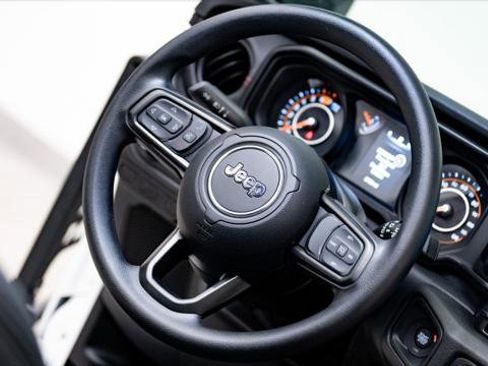 Used 2026 Jeep Wrangler Unlimited Sport AWD/4WD image 18