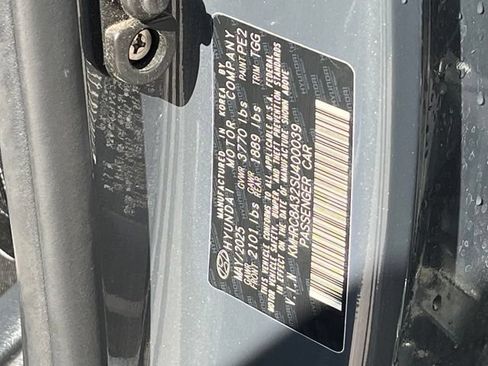 Used 2025 Hyundai Venue SEL FWD image 33