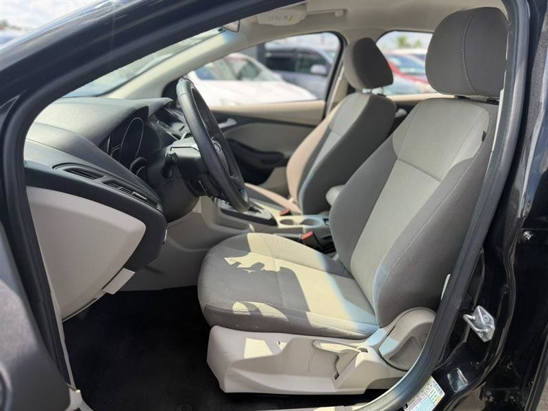 Used 2013 Ford Focus SE w/ Cargo Management Pkg FWD image 11