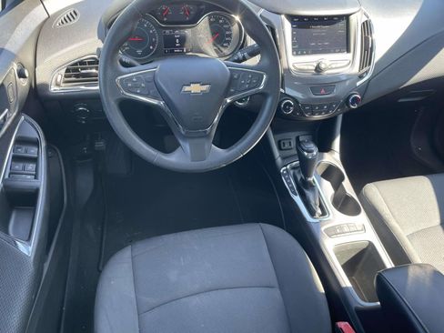 Used 2019 Chevrolet Cruze LT image 11