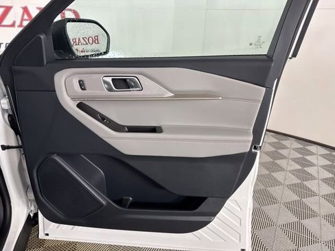 New 2025 Ford Explorer Active w/ Active Comfort Package image 24