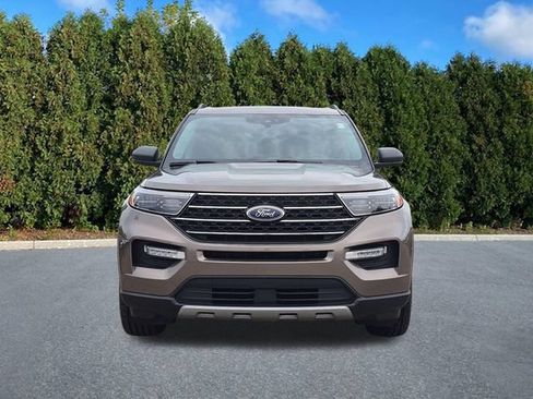 Used 2021 Ford Explorer XLT w/ Equipment Group 202A AWD/4WD image 2