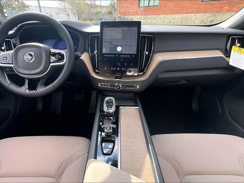 New 2026 Volvo XC60 B5 Plus AWD/4WD image 9