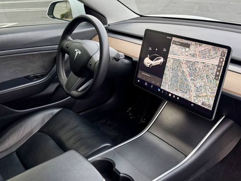 Used 2020 Tesla Model 3 Standard Range Plus RWD image 17