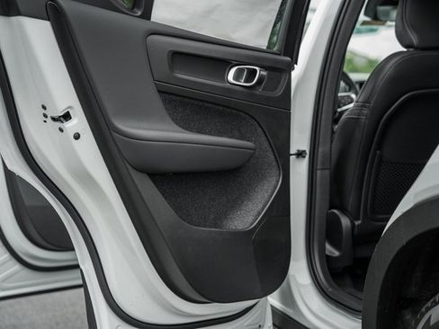 Certified 2025 Volvo XC40 B5 Ultra w/ Climate Package image 36