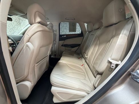 Used 2018 Lincoln MKC Select FWD image 12