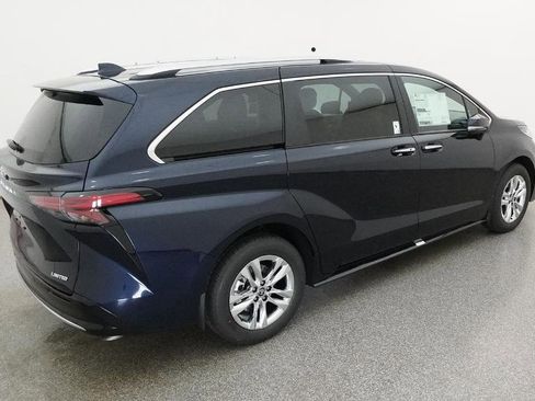 New 2026 Toyota Sienna Limited FWD image 8