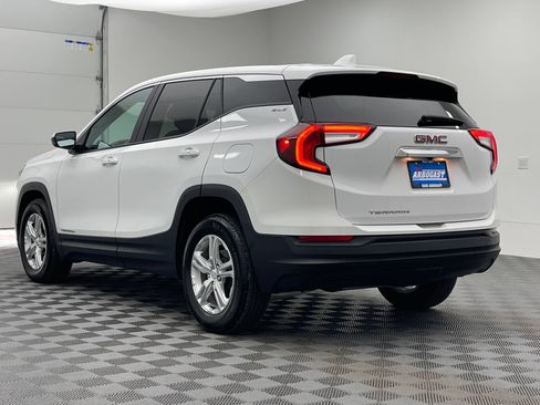 Used 2024 GMC Terrain SLE FWD image 8
