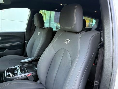 Used 2019 Chrysler Pacifica Touring Plus FWD image 12
