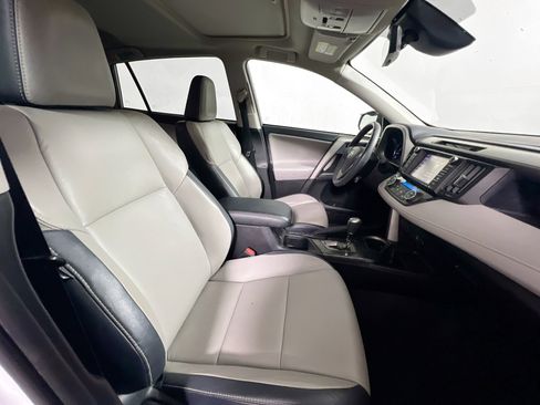 Used 2017 Toyota RAV4 Platinum image 31