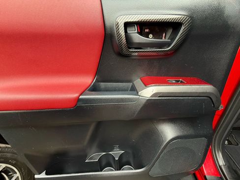 Used 2017 Toyota Tacoma SR5 w/ Tow Package image 19