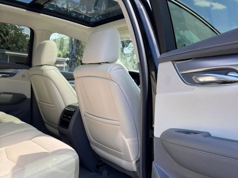 Used 2017 Cadillac XT5 Luxury w/ Driver Awareness Package FWD image 14
