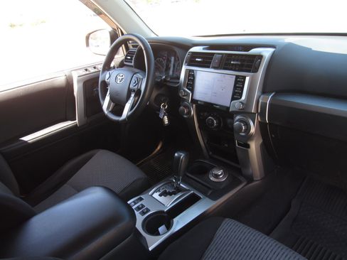 Used 2021 Toyota 4Runner SR5 AWD/4WD image 9