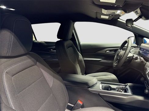 New 2026 Chevrolet Equinox EV LT image 31