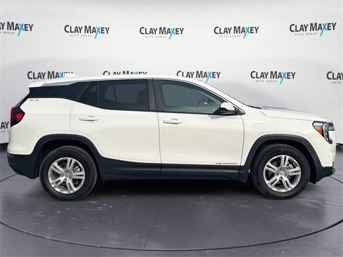 Used 2024 GMC Terrain SLE image 6
