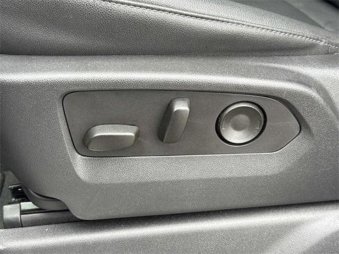 Used 2025 GMC Sierra 1500 SLT image 15