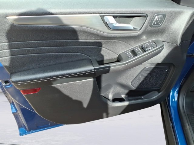 Used 2022 Ford Escape Titanium FWD image 11