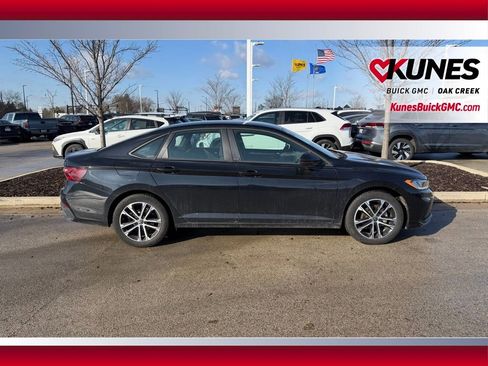 Used 2025 Volkswagen Jetta Sport image 6