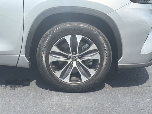 Used 2022 Toyota Highlander XLE FWD image 33