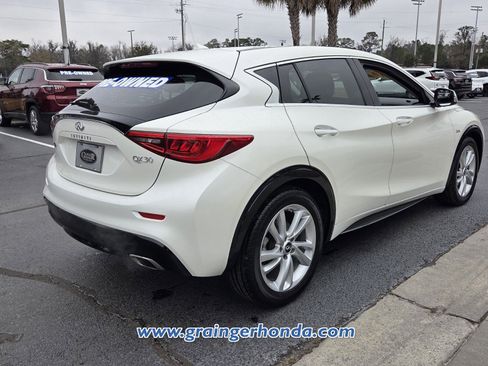 Used 2018 INFINITI QX30 image 5