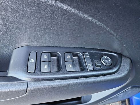 Used 2022 Hyundai Venue SEL image 14