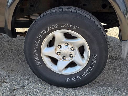 Used 2004 Toyota Tundra SR5 w/ TRD Off-Road Pkg AWD/4WD image 11