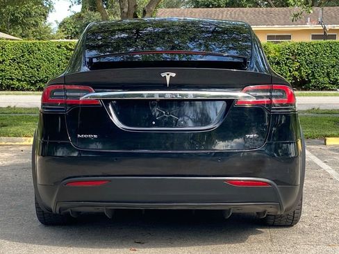 Used 2018 Tesla Model X 75D image 6
