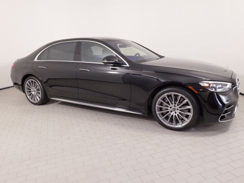 Used 2022 Mercedes-Benz S 500 4MATIC w/ AMG Line Package image 8