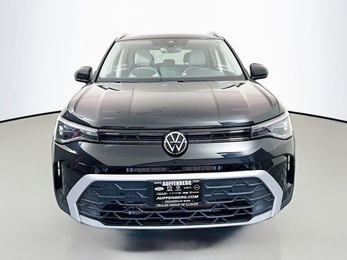 New 2026 Volkswagen Taos SE FWD image 2